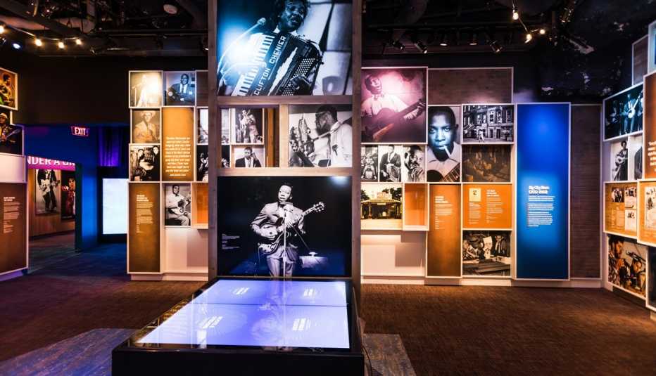 Exhibición musical en un museo