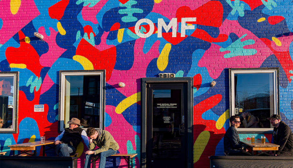 El Distrito de Arte River North (RiNO) tiene edificios coloridos y excelentes restaurantes.​​
